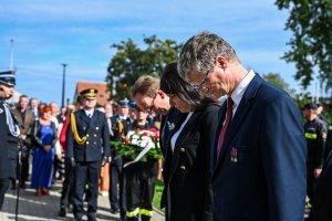Na zdjęciu m.in.: wiceprezydent Gdyni Rafał Geremek, wiceprzewodnicząca Rady Miasta Gdyni Mariola Śrubarczyk-Cichowska oraz wiceprzewodniczący Rady Miasta Gdyni Jakub Ubych
