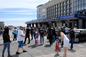 Rajd Matek i zabytkowe samochody można było podziwiać przed Akwarium Gdyńskim