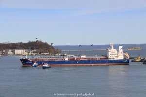 Tankowiec „Bahri Jasmine” wchodzi do Portu Gdynia 