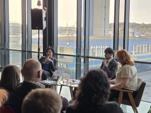 Spotkanie w Muzeum Emigracji wok&oacute;ł najnowszego "Polskiego Przeglądu Migracyjnego" ze Stasią Budzisz i Grzegorzem Piątkiem (Fot. Dorota Patzer)