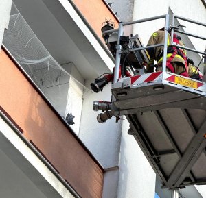 Strażacy na wysięgniku