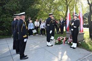  Dzień Polskiego Państwa Podziemnego – uroczystości z okazji 86. rocznicy jego utworzenia pod Pomnikiem Armii Krajowej w Gdyni (fot. Michał Puszczewicz)