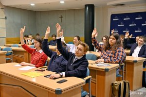 Młodzieżowa Rada Miasta Gdyni podczas jednego z głosowań