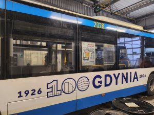 Gdyńska komunikacja ubiera się świąteczną szatę graficzną 