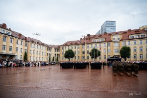 Uroczystość promocji na stopnie oficerskie dla absolwentów kursów oficerskich na Akademii Marynarki Wojennej w Gdyni (fot. Kamil Złoch)