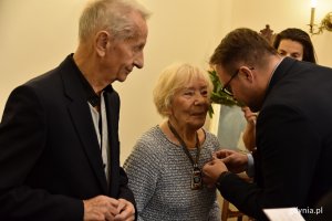 Medale wręczył wiceprezydent Gdyni Marek Łucyk / fot. Paweł Kukla