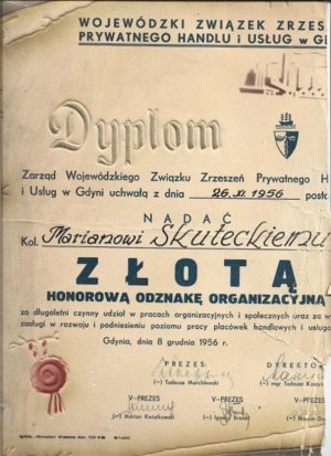 Fot. 5. Dyplomy Mariana Skuteckiego za wieloletnią społeczną i organizacyjną działalność w Zrzeszeniu Prywatnego Handlu i Usług z roku: 1949, 1954, 1969 i odznaczenie „Zasłużonym Ziemi Gdańskiej” z 1972r.