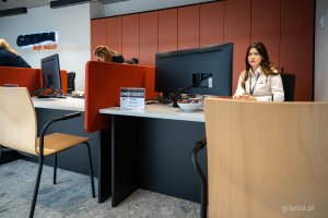 Nowo otwarty Punkt Obsługi Mieszkańców Urzędu Miasta Gdyni na Chwarznie-Wiczlinie, w lokalu przy ul. Tęczowej 37 (fot. Kamil Złoch)