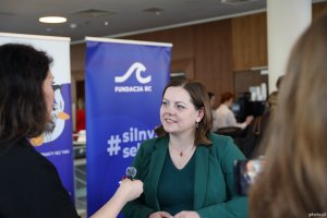 Prezydent Gdyni Aleksandra Kosiorek podczas wywiadu dla Fundacji RC