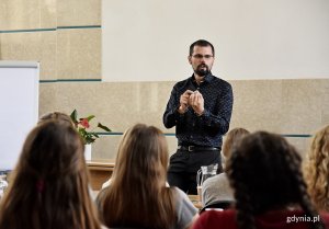 Grupa młodzieży z Białorusi w Urzędzie Miasta Gdyni, fot. Kamil Złoch