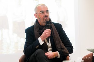 Autor ze szczeg&oacute;łami opowiedział o procesie powstawania publikacji 