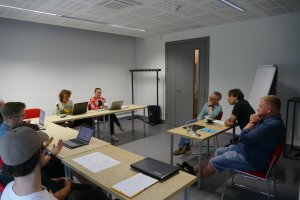 Sławomir Pultyn – operator, fotograf i reżyser, wykładowca w gdyńskiej filmówce, Filip Marczewski – reżyser i scenarzysta, wykładowca Szkoły Wajdy i Gdyńskiej Szkoły Filmowej, Jan Majle – copywriter, autor wielu kampanii reklamowych, odpowiedzialny za kreację komunikacji czołowych marek obecnych na polskim rynku oraz finaliści konkursu "Morze mnie kręci" na warsztatach w Gdyńskiej Szkole Filmowej // fot. ARG