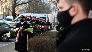 Wieńce przed pomnikiem Ofiar Terroru Komunistycznego, fot. Marcin Mielewski