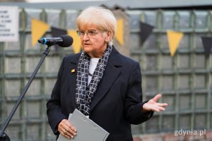 Założycielka i kustoszka Mini Muzeum Bankowiec Maria Piradoff-Link podczas przem&oacute;wienia