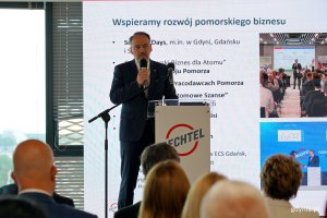 Leszek Hołda, prezes Bechtel Polska, przemawiający podczas otwarcia gdańskiego biura firmy Bechtel 