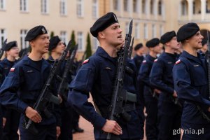 Podchorążowie Akademii Marynarki Wojennej podczas uroczystej przysięgi wojskowej 