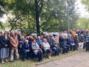 Uroczystości z okazji Dnia Sybiraka przed pomnikiem „W hołdzie zesłańcom Sybiru”.