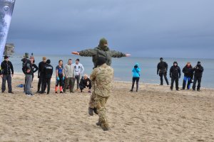 Trenowali na plaży w słusznej sprawie