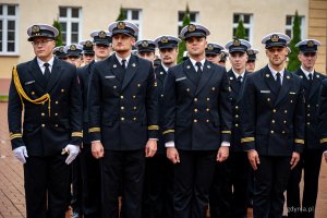 Uroczystość promocji na stopnie oficerskie dla absolwentów kursów oficerskich na Akademii Marynarki Wojennej w Gdyni (fot. Kamil Złoch)