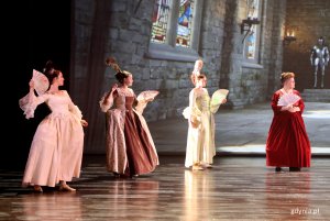 Koncert „Sekrety Zimowego Wiatru” w wykonaniu młodzieży z gdyńskiego MDK-u na scenie Teatru Muzycznego w Gdyni (fot. Katarzyna Balcerzak)