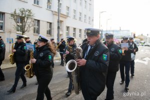 Orkiestra Dęta Gminy Kosakowo na czele Marszu Różowej Wstążki