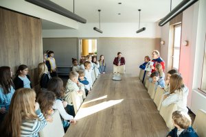 Piątoklasiści z wizytą w Urzędzie Miasta Gdyni (fot. Kamil Zoch)
