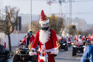 Przejazd przez Gdynię w ramach 23. edycji akcji &bdquo;Mikołaje na motocyklach&rdquo; (fot. Paweł Budziński)