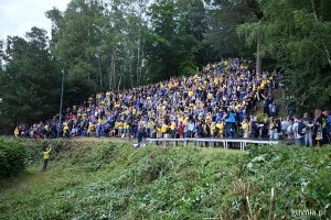 XII Spotkanie Międzypokoleniowe kibiców Arki Gdynia na słynnej „Górce” przy ulicy Ejsmonda - kibice uczestniczący w wydarzeniu (fot. Michał Puszczewicz)