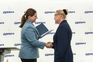 Na zdjęciu: prezydent Aleksandra Kosiorek i Henryka Krzywonos-Strycharska (fot. Paweł Budziński)