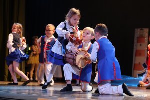 VIII Koncert Patriotyczny &bdquo;Wolna jak ptak&rdquo;, na zdjęciu dzieci z Przedszkola nr 35 &bdquo;Pod Żaglami&rdquo;(fot. Katarzyna Balcerzak)