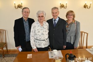 Na zdj. Bronisława i Józef Kowalewscy w towarzystwie rodziny