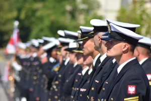 Ostatnie opuszczenie bandery na okręcie podwodnym ORP Sokół // fot. Lechosław Dzierżak