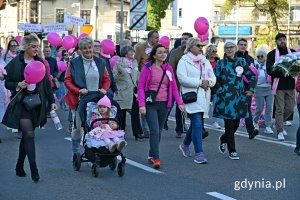W Marszu Różowej Wstążki uczestniczyli m.in.: radni Anna Szpajer, Teresa Bysewska, Joanna Zielińska i Łukasz Strzałkowski, a także Tadeusz Szemiot – przewodniczący Rady Miasta Gdyni, Tomasz Augustyniak – wiceprezydent Gdyni i Janina Łojba – prezes Stowarzyszenia Amazonek Gdyńskich