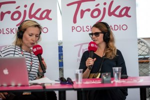 Plenerowe studia Polskiego Radia nadają z Gdyni przed „Lato z Radiem Festiwal”, fot. Dawid Linkowski