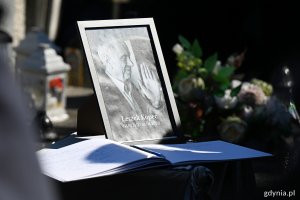 Księga kondolencyjna Leszka Kopcia na Cmentarzu Łostowickim w Gdańsku (fot. Michał Puszczewicz)