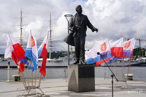 Na zdjęciu pomnik budowniczego gdyńskiego portu Gdyni 