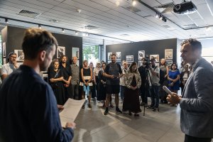 Wernisaż wystawy pokonkursowej XVI edycji konkursu fotograficznego &bdquo;Gdyński Modernizm w Obiektywie 2026". (fot. Przemysław Kozłowski)