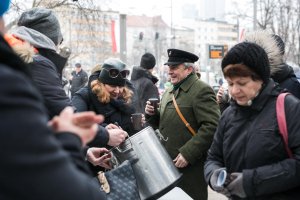 Urodzinowy toast gorącą czekoladą // fot. Karol Stańczak