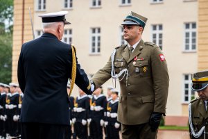 Uroczystość promocji na stopnie oficerskie dla absolwentów kursów oficerskich na Akademii Marynarki Wojennej w Gdyni (fot. Kamil Złoch)