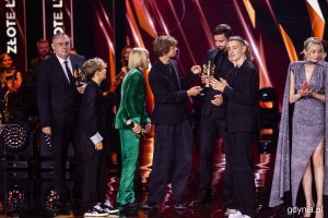 "Ministranci" odbierają Złote Lwy. Gala wręczenia nagród 50. Festiwalu Polskich Filmów Fabularnych w Gdyni w Teatrze Muzycznym (fot. Karol Stańczak)Gala wręczenia nagród 50. Festiwalu Polskich Filmów Fabularnych w Gdyni w Teatrze Muzycznym (fot. Karol Stańczak)