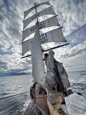  STS &bdquo;Pogoria&rdquo; na morzu pod pełnymi żaglami