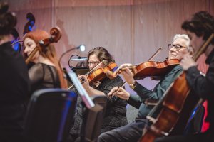 Ostatni, niedzielny koncert w ramach tegorocznego Gdynia Classica Nova, czyli występ Polskiej Filharmonii Kameralnej z Sopotu pod batutą maestro Wojciecha Rajskiego, fot. Tomasz Kamiński