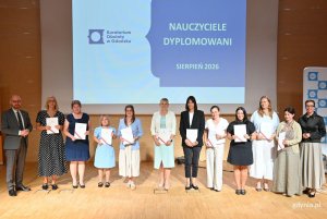 Nauczycielki i nauczyciele dyplomowani (fot. Magdalena Starnawska)