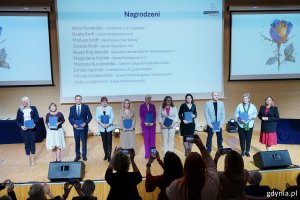Nagrodzeni i wyróżnieni w towarzystwie wiceprezydentki Oktawii Gorzeńskiej