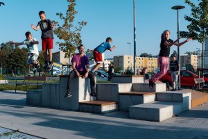 Trening parkour na osiedlu ZOH // fot. Dawid Linkowski