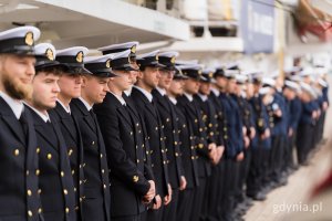 Studenci oraz kadeci biorący udział w rejsie szkoleniowym na &bdquo;Darze Młodzieży" (fot. Paweł Budziński)