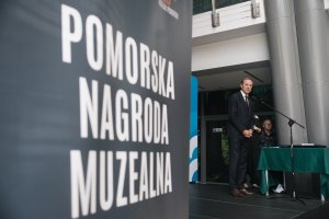 Pomorska Nagroda Muzealna. Marszałek Mieczysław Struk podczas przem&oacute;wienia