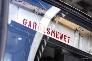 Wnętrze Ikarusa 280T, kt&oacute;ry już znajduje się na zajezdni PKT w Gdyni (fot. Kamil Złoch)