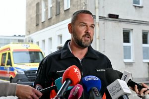 Jacek Adamonis &ndash; dyrektor Miejskiej Stacji Pogotowia Ratunkowego w Gdyni podczas konferencji z okazji przekazania dw&oacute;ch ambulans&oacute;w Miejskiej Stacji Pogotowia Ratunkowego w Gdyni 