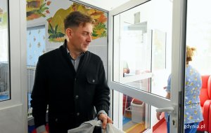 Odwiedziny aktora Rafała Królikowskiego na oddziale pediatrycznym i chirurgii dziecięcej w gdyńskim szpitalu, fot. Kamil Złoch